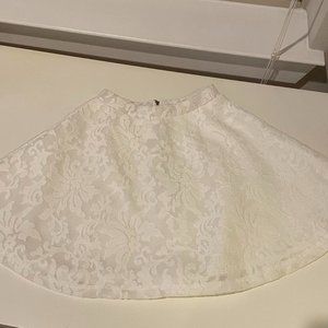 Double layered lace white skirt